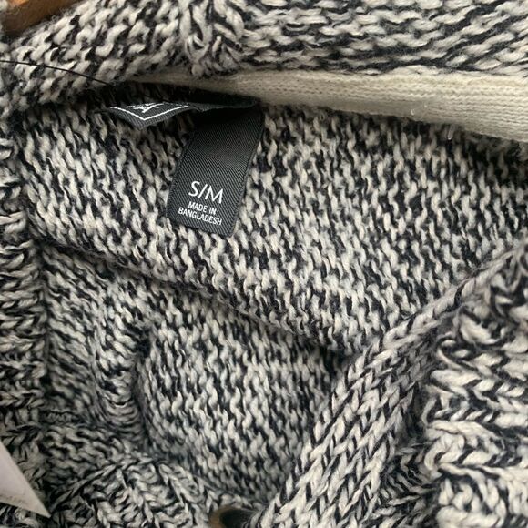 NEW Francesca’s Alya hoodie poncho  - Picture 6 of 7